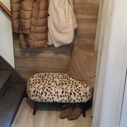 Bankje sneeuwluipaard - beige/zwart - 40x82x40 cm